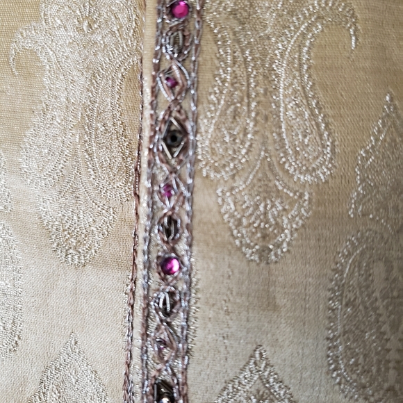 GORGEOUS Vanshik Silk Wedding Sherwani - Picture 4 of 10